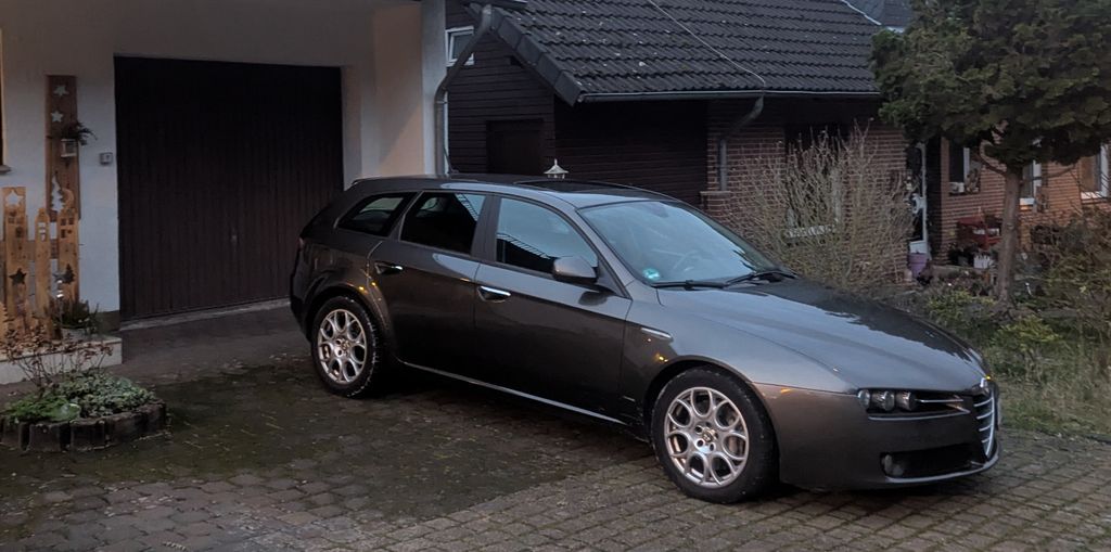 Alfa Romeo 159 236.000 km 4.500 &euro; Grünenplan 31073