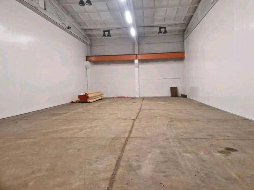 Lagerhalle, 250 m² zimmer