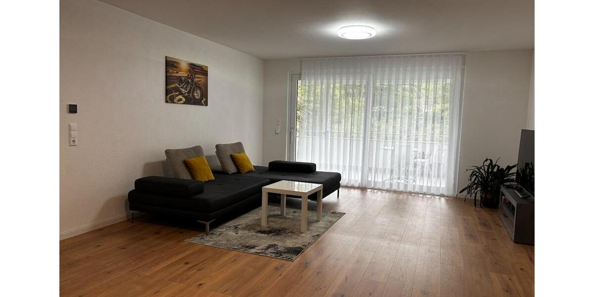 Schöne, neuwertige 3-Raum-Erdgeschosswohnung mit Balkon und EBK 3 zimmer