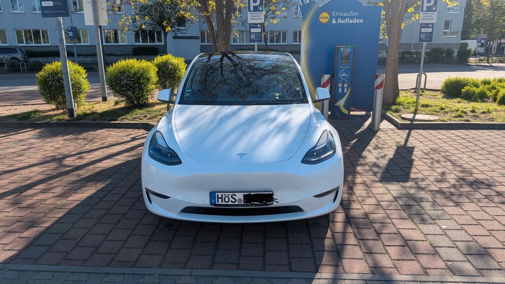 Tesla Model Y 74.000 km 32.500 &euro; Dresden 01159