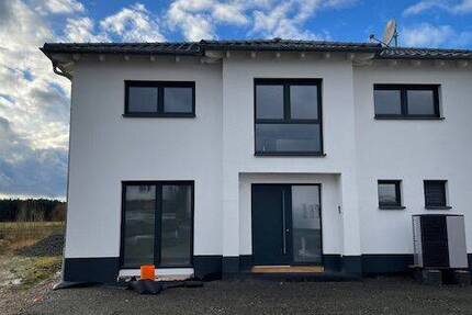 Neuwertiges Einfamilienhaus mit großem Grundstück in sonniger Lage und traumhaftem Fernblick 6 zimmer