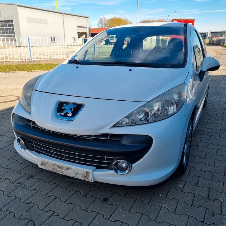 Peugeot 207 160.000 km 1.890 € Elchingen 89275