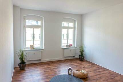 Wohnung Chemnitz Zentrum - 4 Zimmer, 102 m&sup2;, 600&euro; | Angebot:25693894