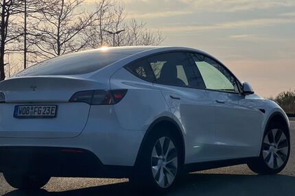Tesla Model Y 32.000 km 35.400 € Wolfsburg 38440