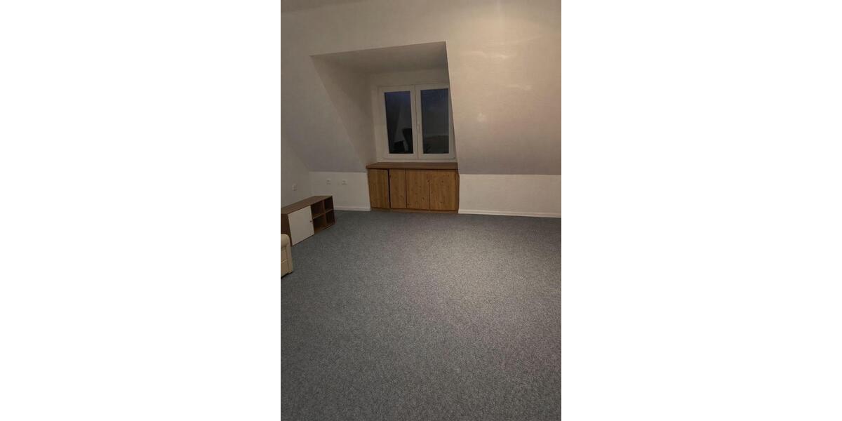 Dachgeschoßwohnung Langenhorn - 3 Zimmer, 100 m&sup2;, 780&euro; | Angebot:25405780