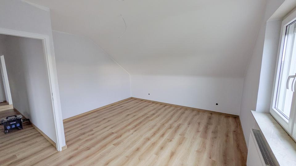 Dachgeschoßwohnung Bretten - 4 Zimmer, 84 m&sup2;, 890&euro; | Angebot:25989685