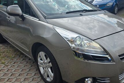 Peugeot 5008 158.000 km 4.900 &euro; zwickau 08064