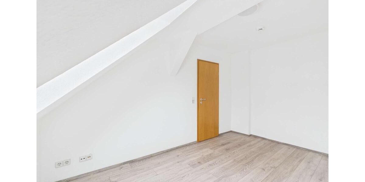Dachgeschoßwohnung Auerbach/Vogtland Vogtland - 4 Zimmer, 77 m&sup2;, 499&euro; | Angebot:25263482