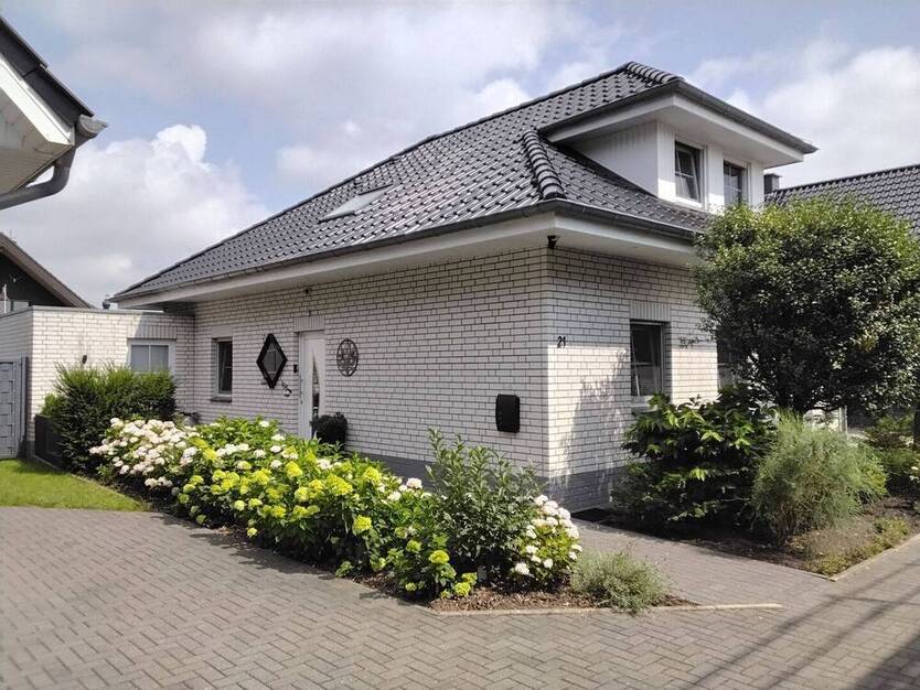 ***BÜSCHER ImmobilieN*** Sehr gepflegter und schicker Bungalow in schöner, bevorzugter Wohnlage von Epe