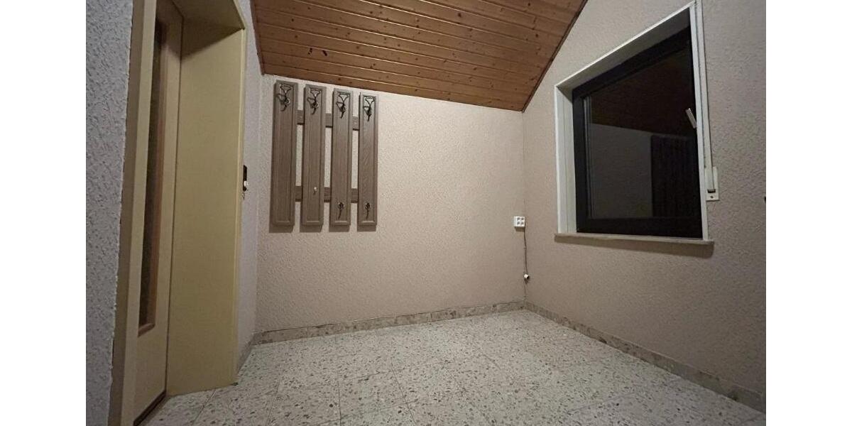 Dachgeschoßwohnung Bad Sobernheim - 3 Zimmer, 90 m&sup2;, 750&euro; | Angebot:25323613