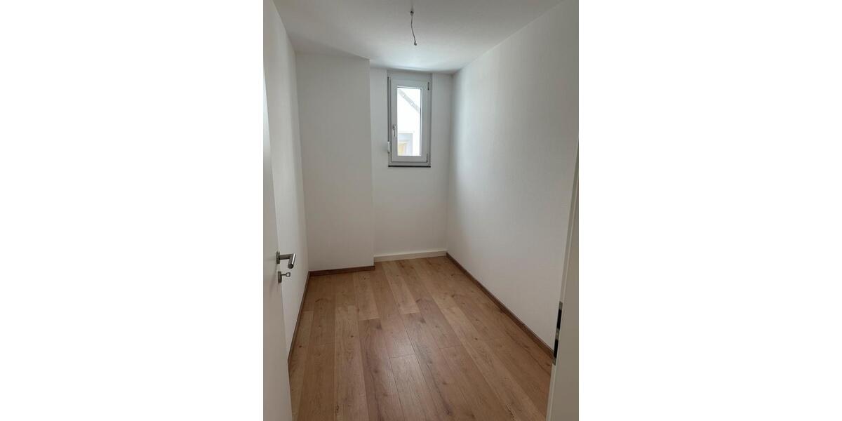 Doppelhaushälfte Darmstadt Arheilgen - 6 Zimmer, 136 m&sup2;, 2.100&euro; | Angebot:24897348