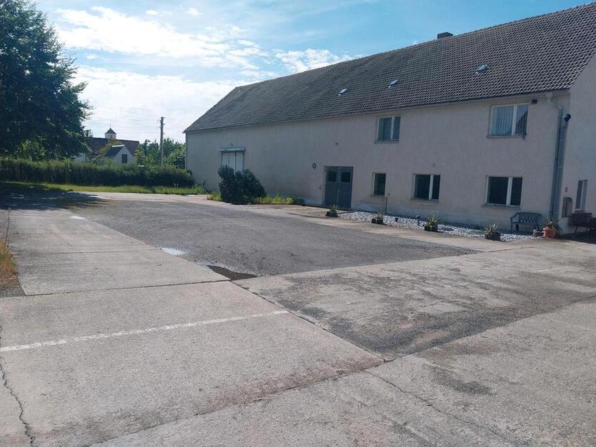 Grundstück mit Haus,Werkstatt zu verkaufen