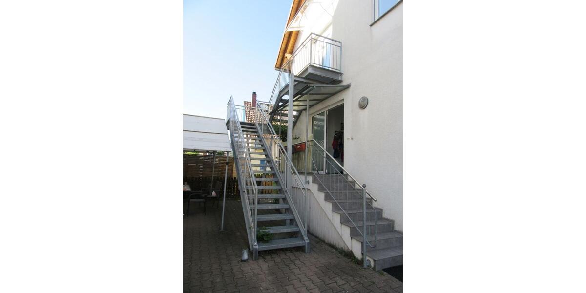 Provisionsfrei* Doppelhaushälfte mit zwei separaten Wohneinheiten, Stellplätzen, Balkon und Terrasse - Zweifamilienhaus Göppingen Faurndau | Angebot:26961593