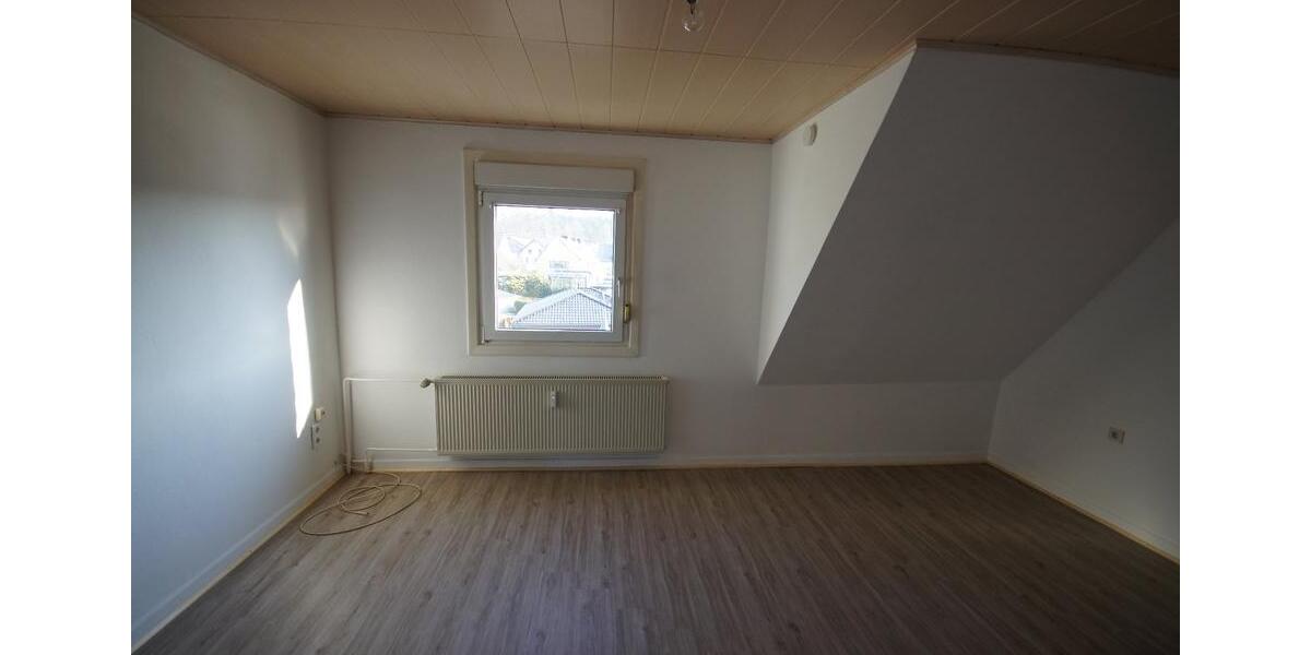 Dachgeschoßwohnung Emmelshausen - 3 Zimmer, 66 m&sup2;, 450&euro; | Angebot:24888018