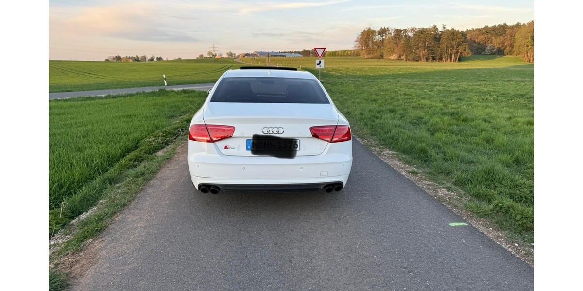 Audi S8 268.000 km 30.000 &euro; Nürnberg 90403