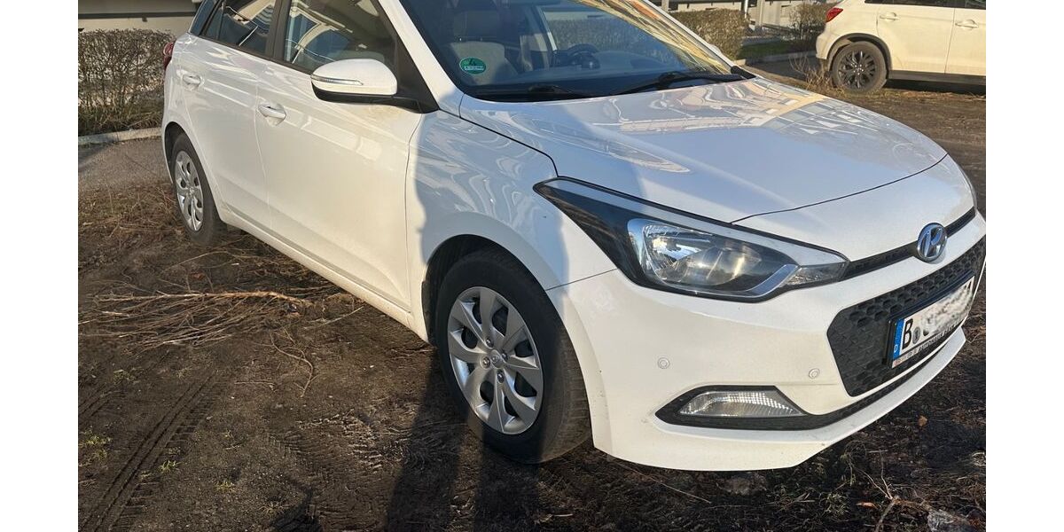 Hyundai i20 102.000 km 6.900 &euro; Berlin 12437