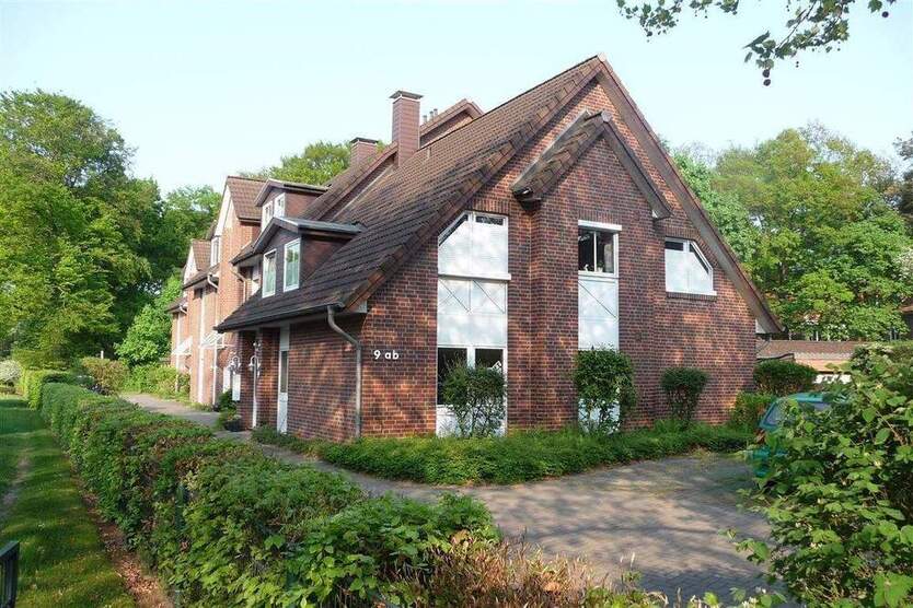 Hude-Süd: Renovierte 3-Zimmer-Maisonettewohnung mit Balkon und Carport 3 zimmer