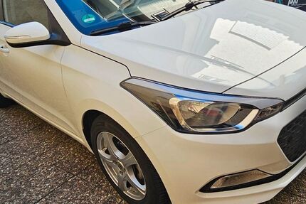 Hyundai i20 71.000 km 8.200 &euro; Nauheim 64569