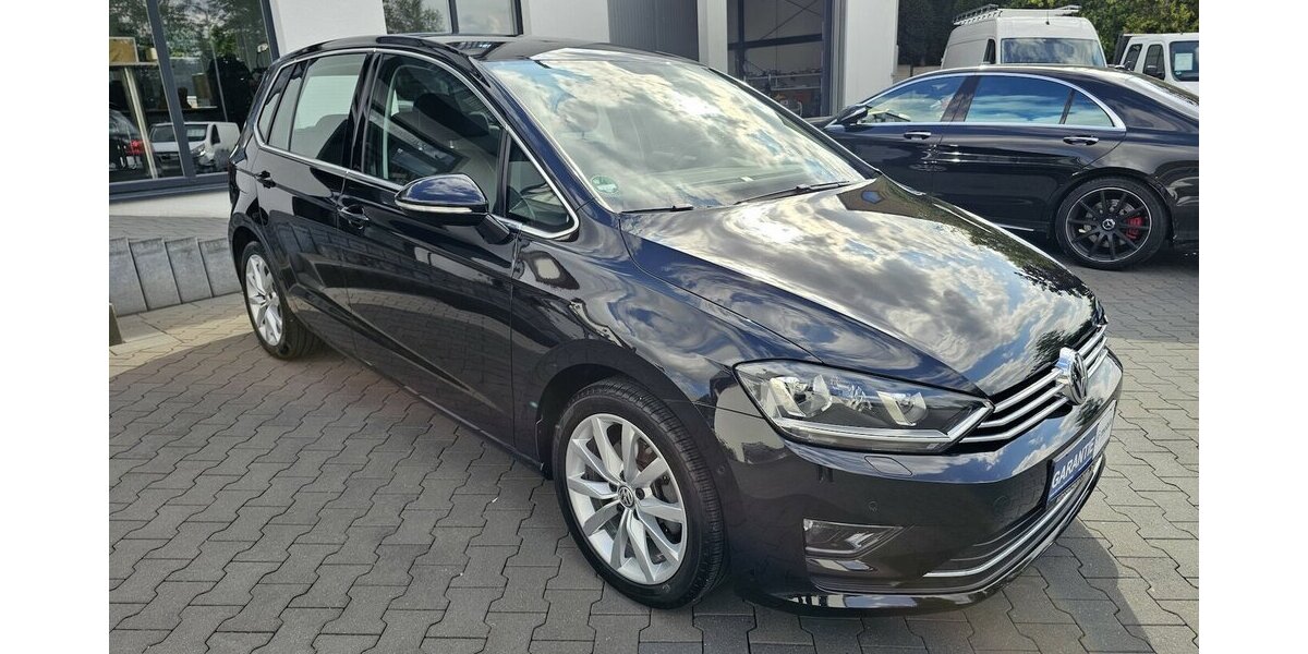 VW Golf Sportsvan 1.4 TSI Highline LEDER NAVI AHK 105.050 km 12.990 &euro; Löhne 32584
