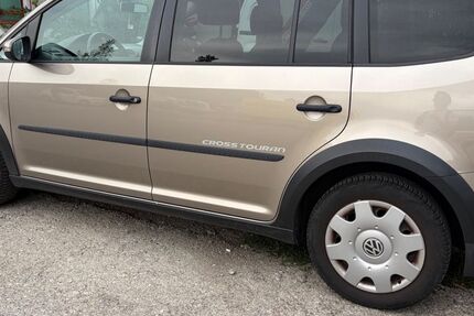 VW Touran 105.819 km 10.700 &euro; Kissing 86438