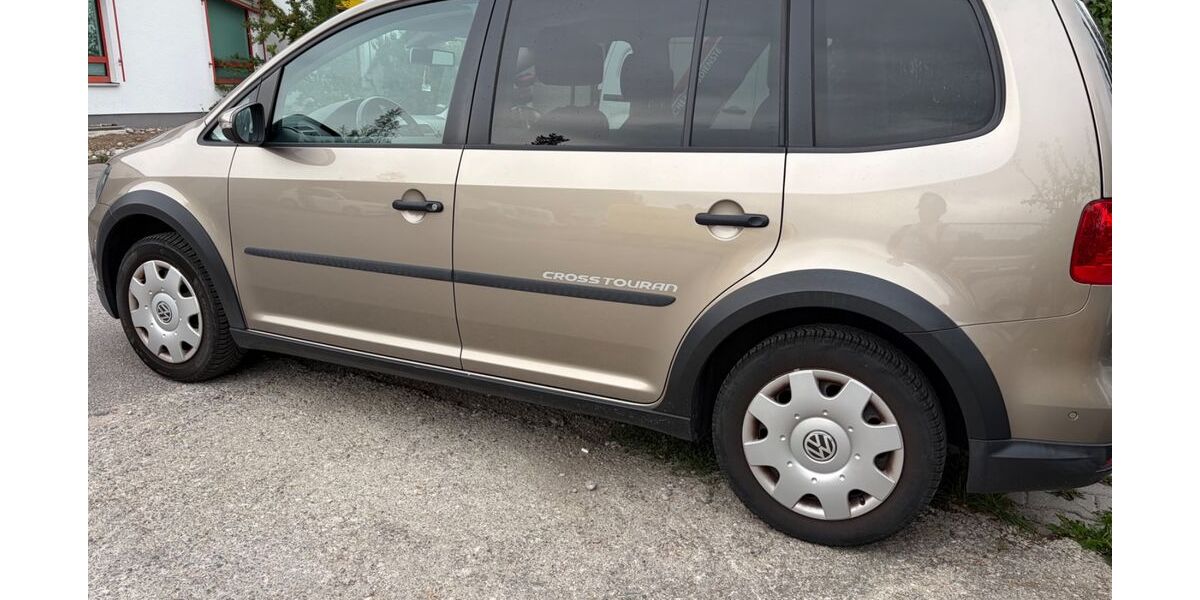 VW Touran 105.819 km 10.700 &euro; Kissing 86438