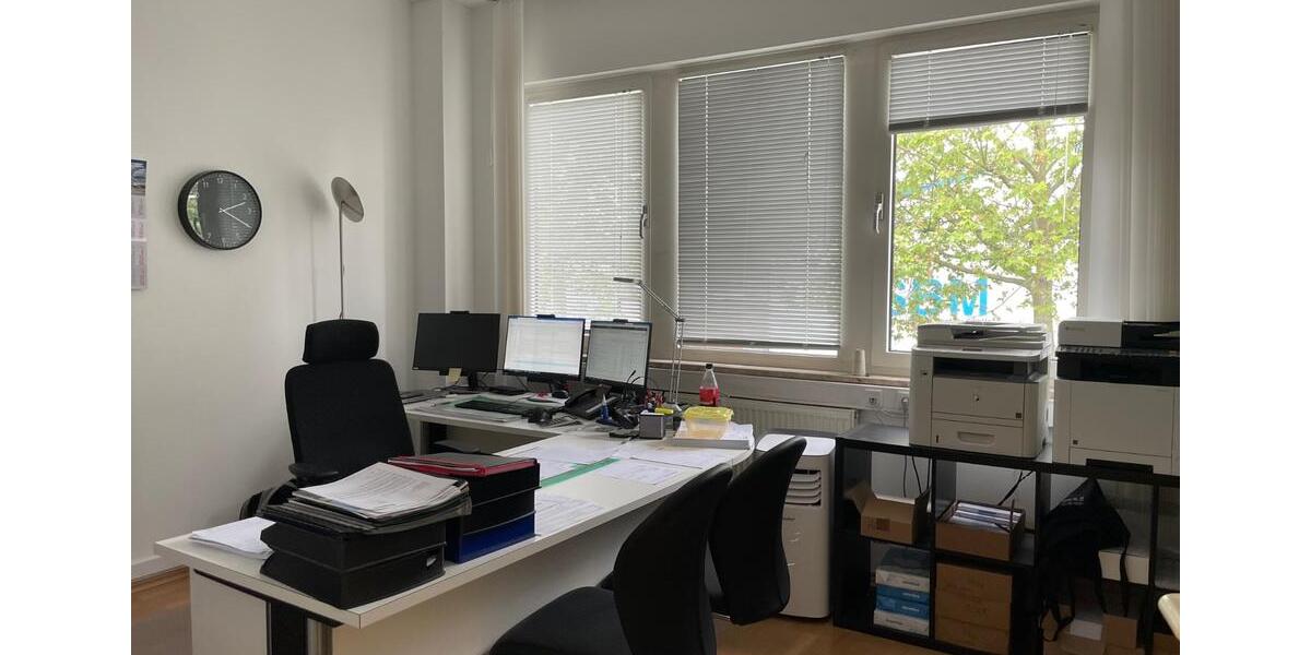 Großzügige Büro- Praxisfläche in zentraler Lage zimmer