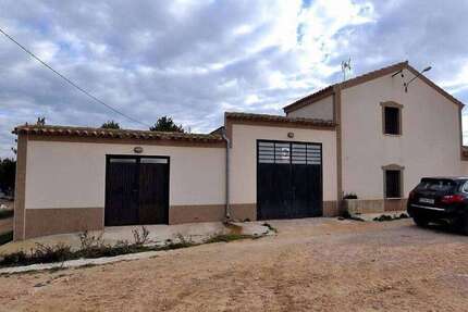 Haus Yecla - 4 Zimmer, 377 m&sup2;, 225.000&euro; | Angebot:25611286