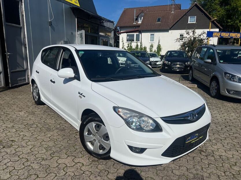 i30