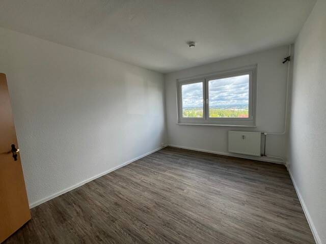 Etagenwohnung Zwickau Neuplanitz - 4 Zimmer, 75 m&sup2;, 450&euro; | Angebot:26643750
