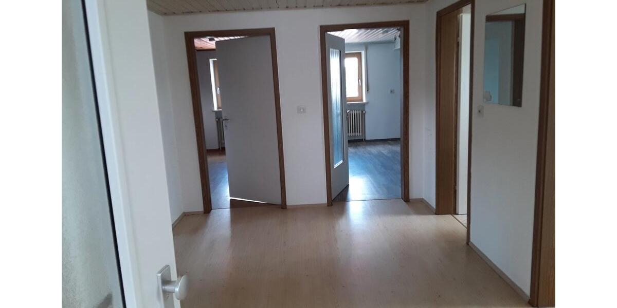 Dachgeschoßwohnung Roding - 3 Zimmer, 85 m&sup2;, 800&euro; | Angebot:26416490