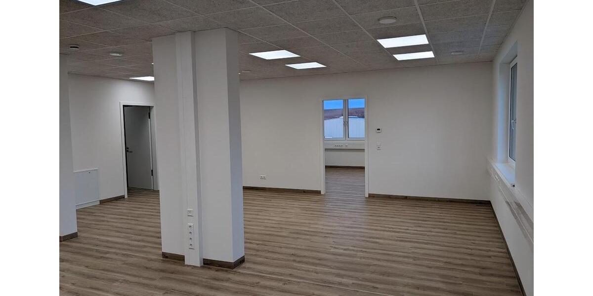 Neu - €8qm - 4 x 275qm oder 1.100qm, Tiefgarage mit 19x E-Ladestationen, Aufzug, Klimatisiert zimmer