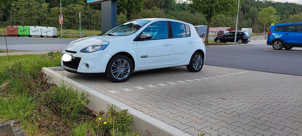 Renault Clio 210.000 km 3.000 &euro; bad Wünnenberg 33181
