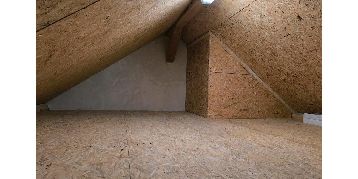 Dachgeschoßwohnung Sandhausen - 3 Zimmer, 83 m&sup2;, 1.300&euro; | Angebot:25350410