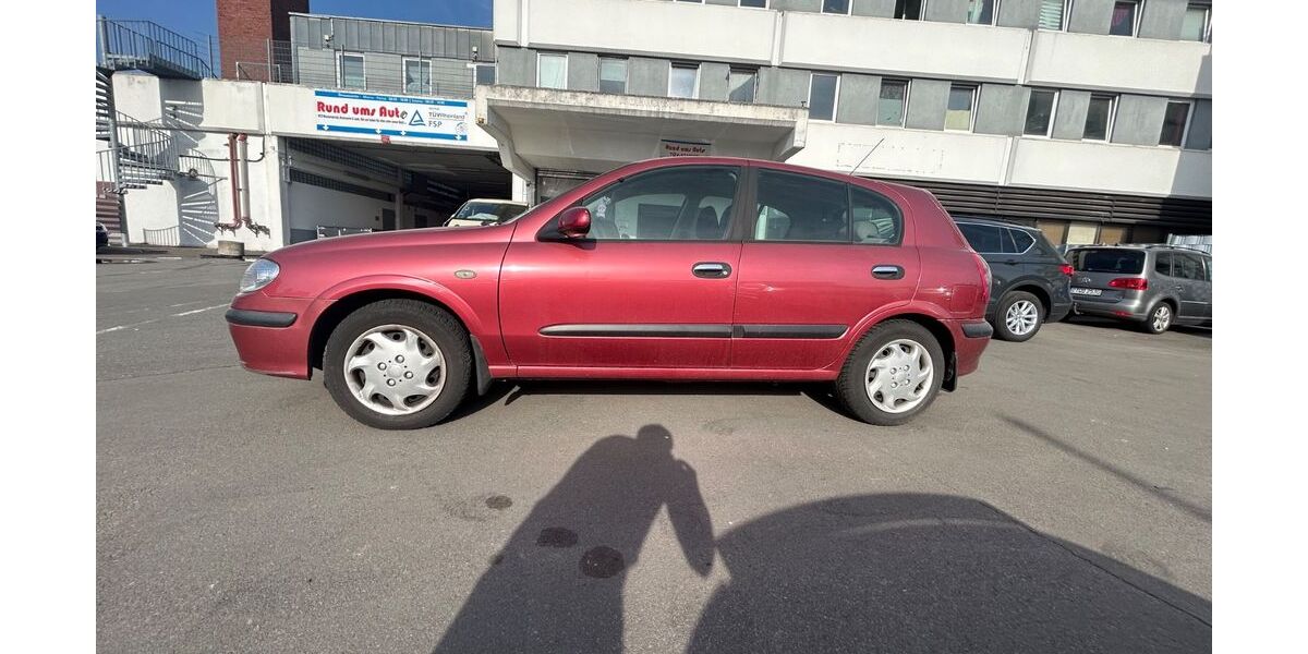 Nissan Almera 38.600 km 3.050 &euro; Düsseldorf 40470