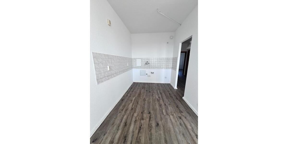 Etagenwohnung Halle (Saale) Silberhöhe - 5 Zimmer, 133 m&sup2;, 600&euro; | Angebot:25974501