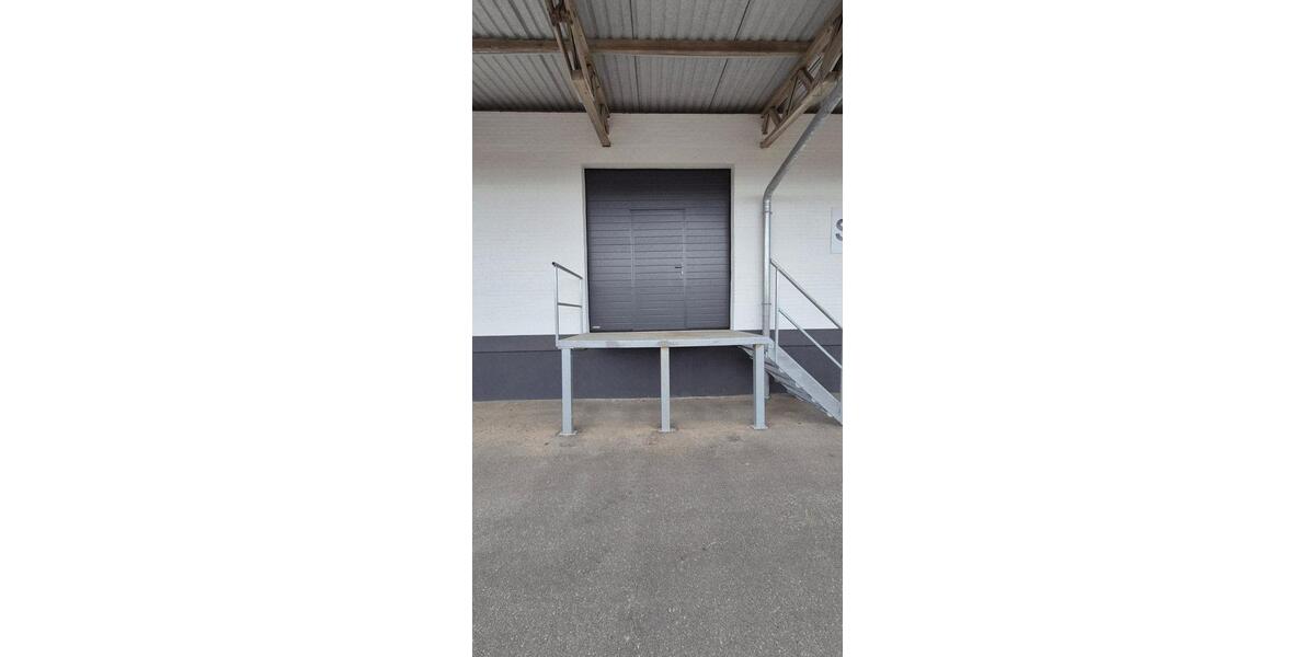 Lagerhalle 376 m² mit Rampe – trocken, ebener Zugang über Rolltor zimmer