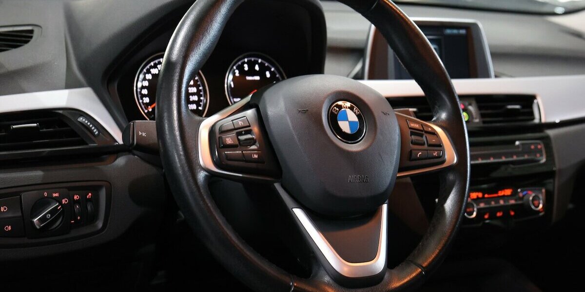BMW X1 sDrive 18i Advantage WHITE / AUTOMATIK / 89.000 km 18.444 &euro; Hamm 59077