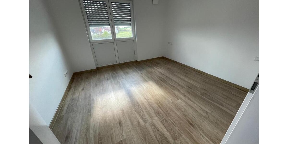 Dachgeschoßwohnung Bad Windsheim - 3 Zimmer, 73 m&sup2;, 880&euro; | Angebot:26296551
