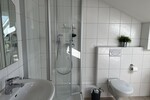 Großzügiges Wohnen und Arbeiten vereint Einfamilienwohnhaus mit Gewerbeeinheit!