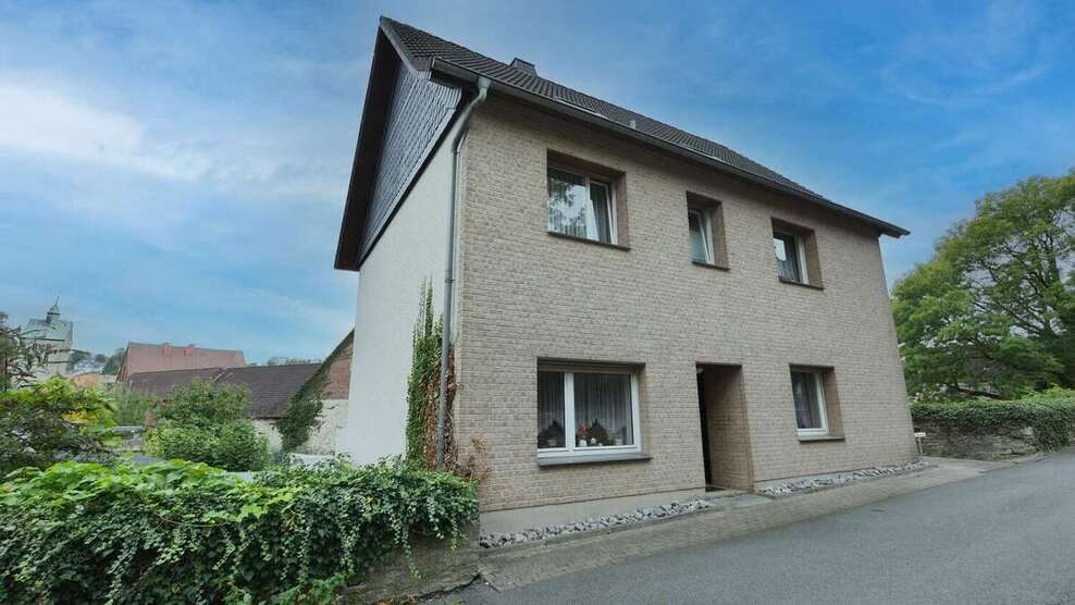 Haus zum Kaufen in Paderborn Neuenbeken 299.000 € 160 m² 6 zimmer