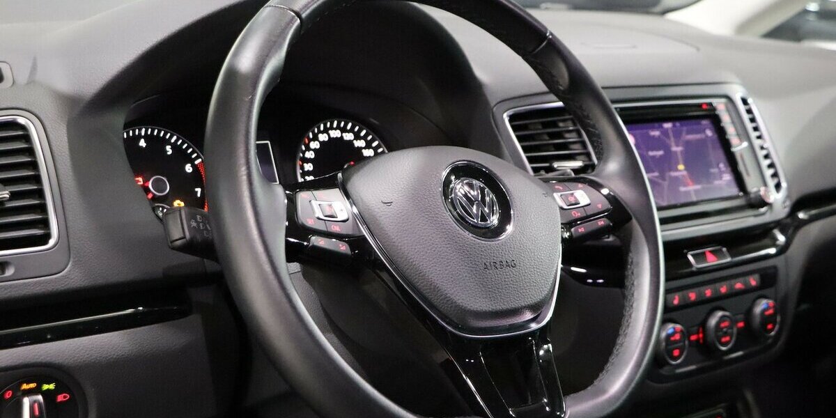 VW Sharan 1.4 TSI BUSINESS HIGHLINE / XENON / TOP 64.000 km 27.444 &euro; Hamm 59077