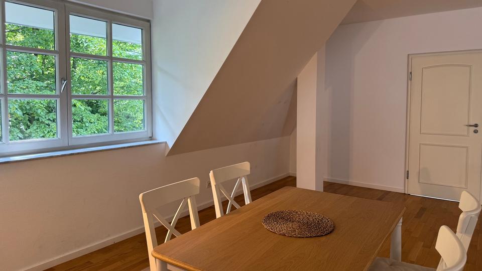 Etagenwohnung Bad Homburg vor der Höhe Gonzenheim - 3 Zimmer, 130 m&sup2;, 2.200&euro; | Angebot:26395142