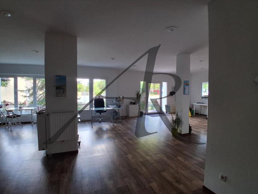 Gewerbeeinheit - Büro, Praxis im Erdgeschoss mit eigenem Eingang im Herzen der Stadt zimmer