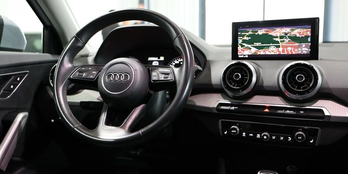 Audi Q2 35 TFSI ADVANCED SILVER & BLACK / LED, LEDER 97.000 km 20.444 &euro; Hamm 59077