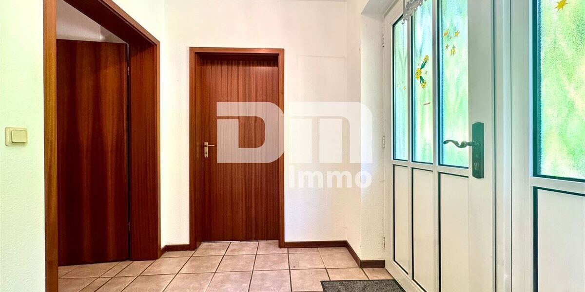 Charmantes Wohnglück - Ihr neues Zuhause mit Carport Terrasse und großem Gartenbereich - Doppelhaushälfte Rosdorf | Angebot:26770582