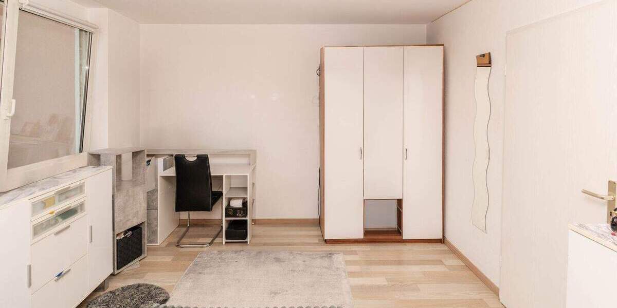 RUHIG WOHNEN, STADTNAH LEBEN Reihenhaus mit Garten, Dachterrasse und TG-Stellplatz 4 zimmer