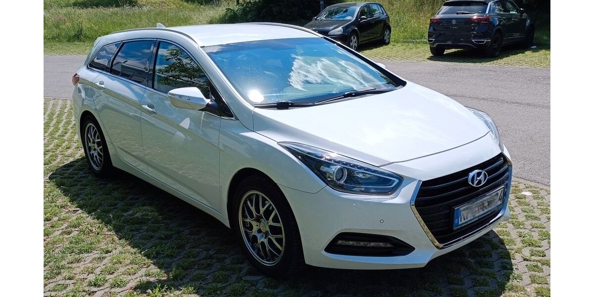 Hyundai i40 167.000 km 10.600 &euro; Karlsruhe 76149