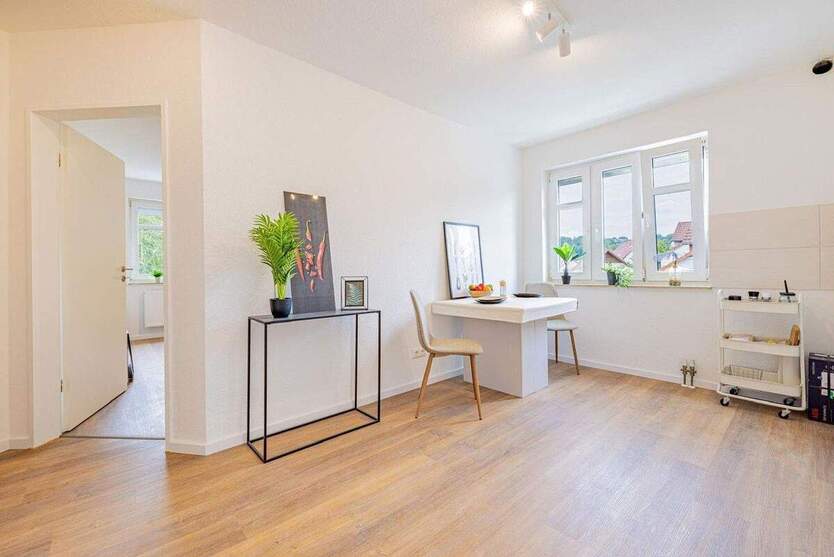 Frisch renoviert und sofort bezugsfertig- 4-Zimmer-Wohnung mit Terrasse 4 zimmer