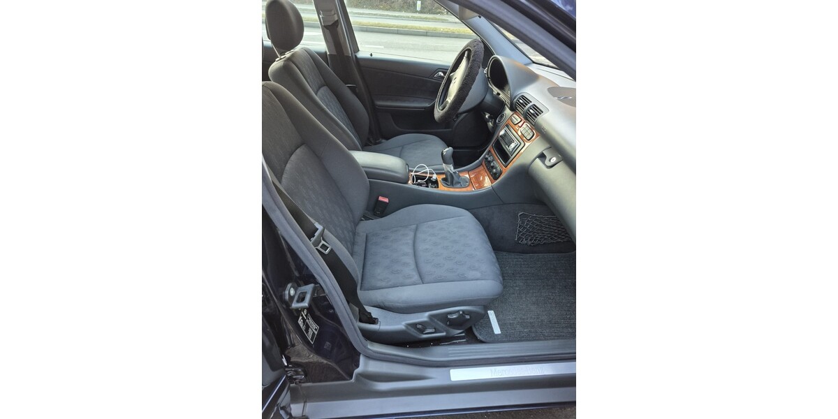 Mercedes-Benz C-Klasse 118.000 km 3.700 &euro; München 80313
