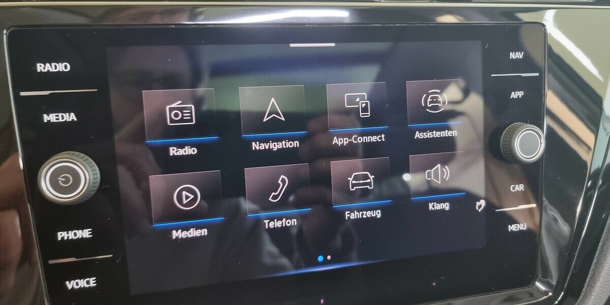 VW Touran Highline BMT LED ACC Nav Panorama 7-Sitze 37.700 km 27.850 &euro; Garrel 49681